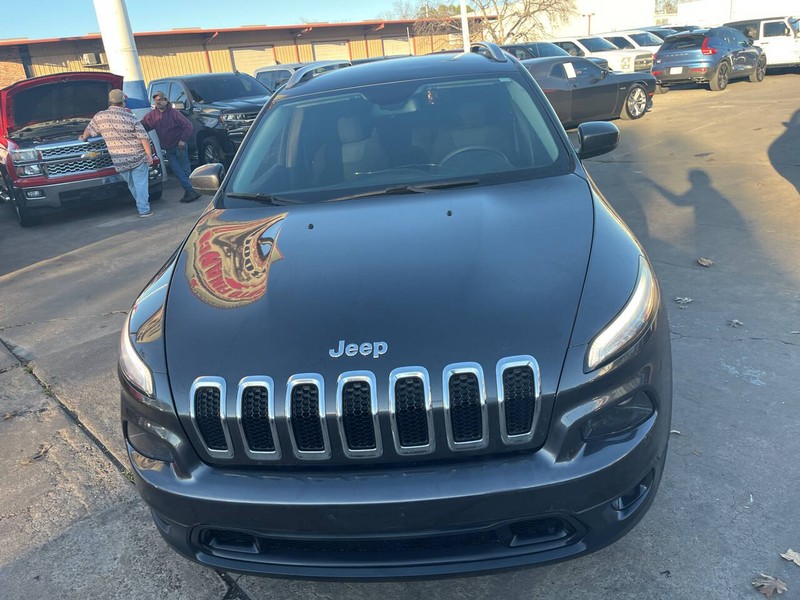 Jeep Cherokee Vehicle Image 02