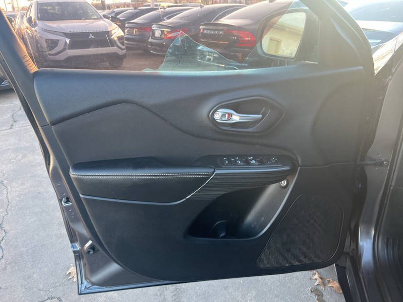 Jeep Cherokee Vehicle Image 07