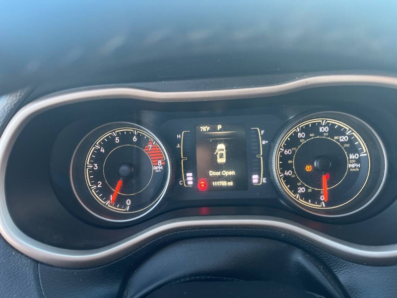 Jeep Cherokee Vehicle Image 10