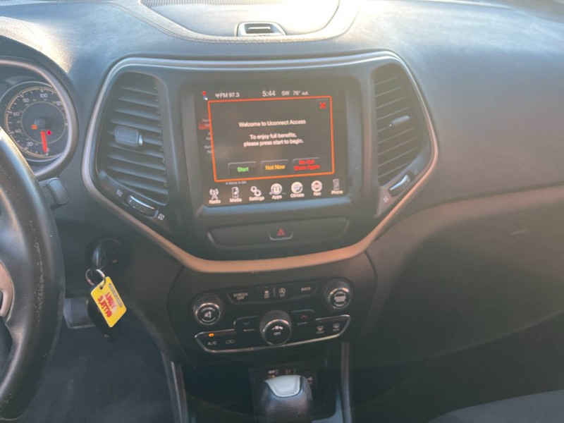 Jeep Cherokee Vehicle Image 11