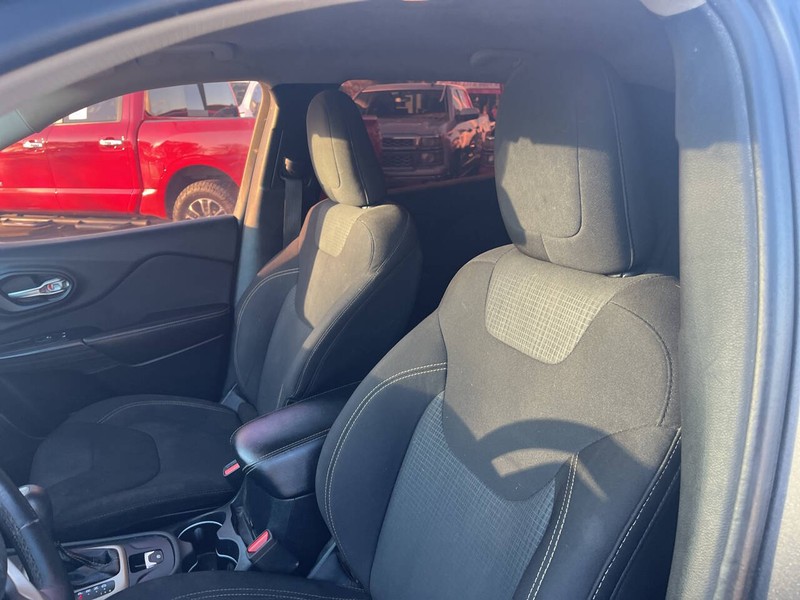 Jeep Cherokee Vehicle Image 13