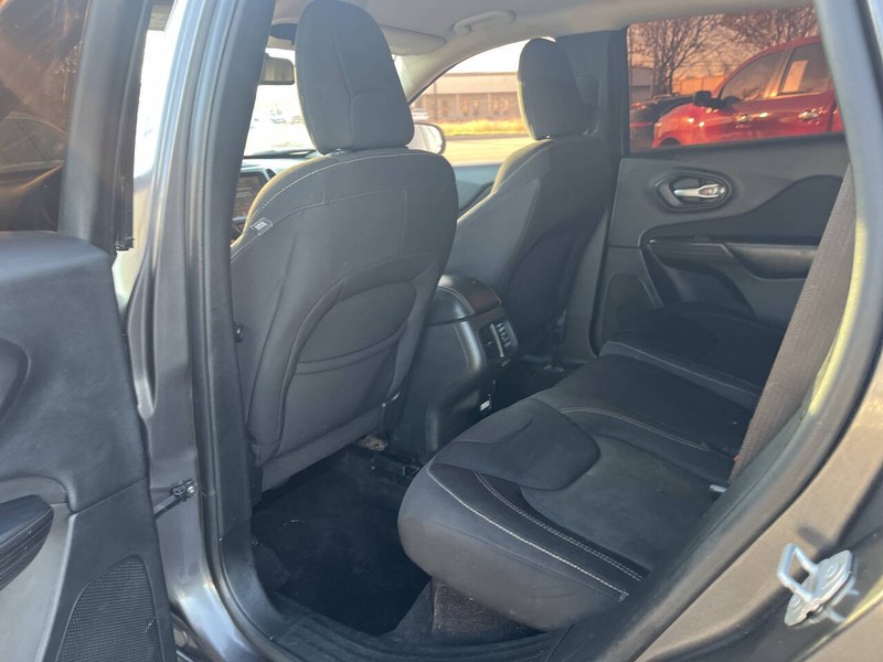 Jeep Cherokee Vehicle Image 15