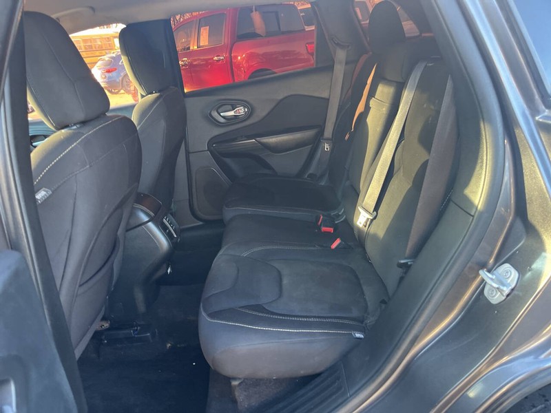 Jeep Cherokee Vehicle Image 16