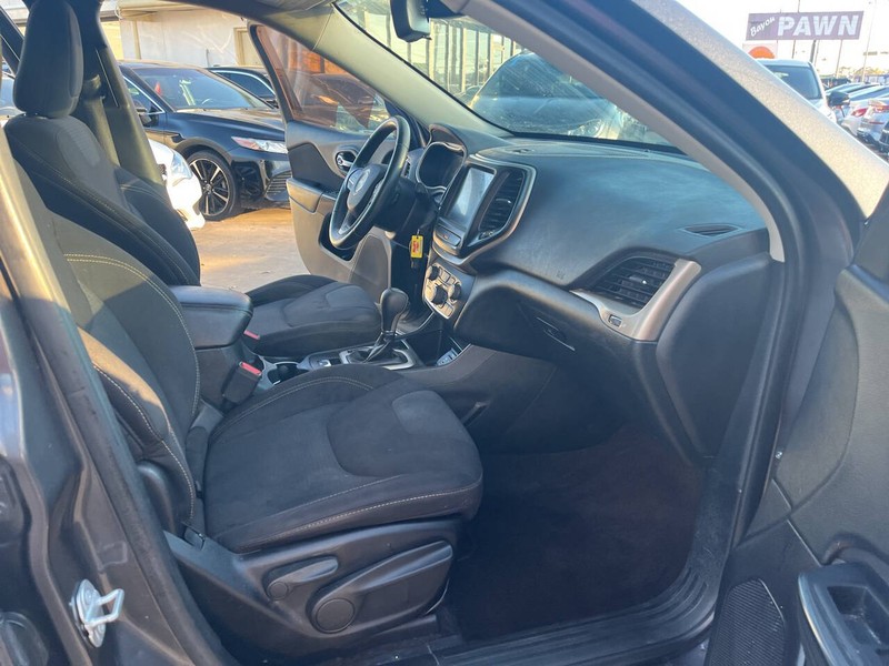 Jeep Cherokee Vehicle Image 18