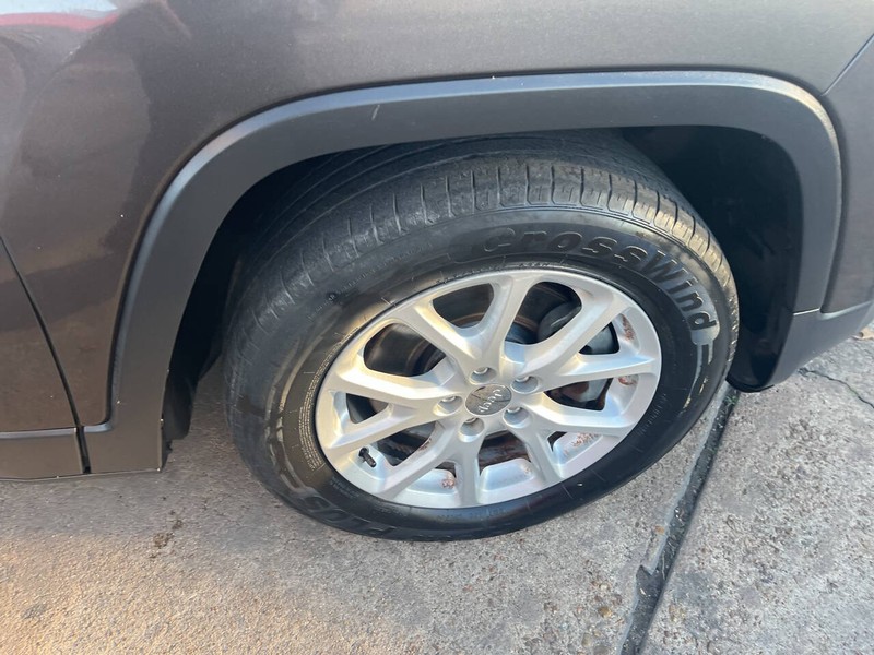 Jeep Cherokee Vehicle Image 19