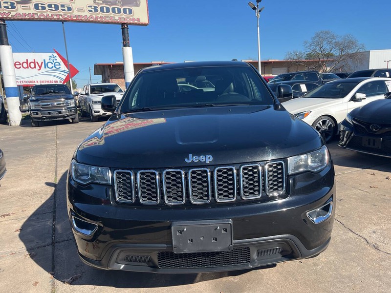 Jeep Grand Cherokee Vehicle Image 02