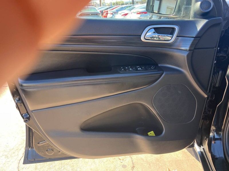 Jeep Grand Cherokee Vehicle Image 07