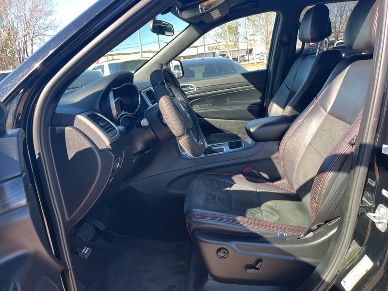 Jeep Grand Cherokee Vehicle Image 09