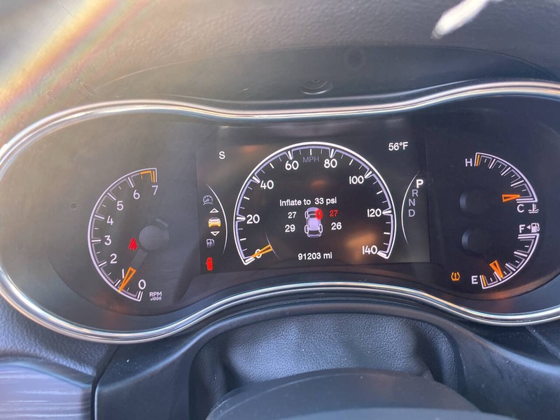 Jeep Grand Cherokee Vehicle Image 10