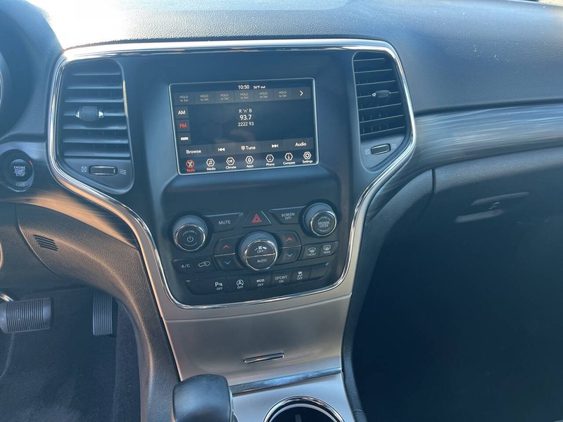 Jeep Grand Cherokee Vehicle Image 12