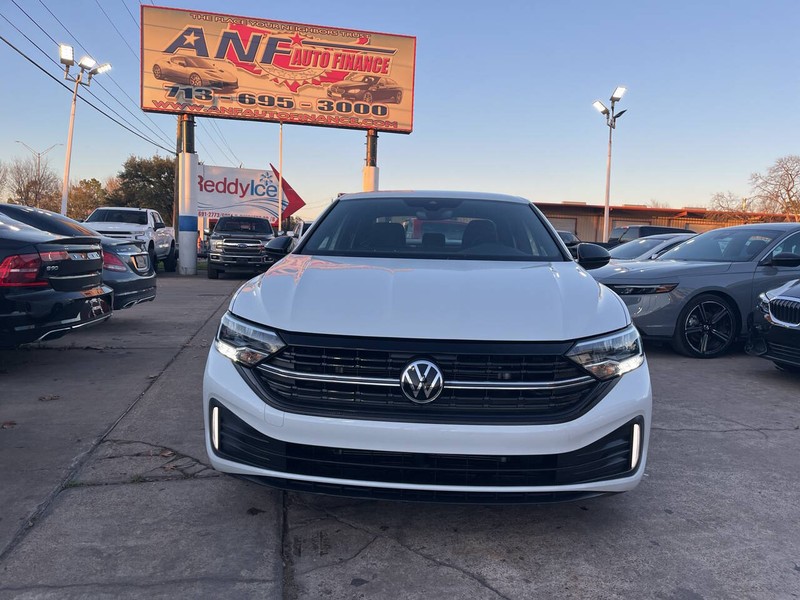 Volkswagen Jetta Vehicle Image 02