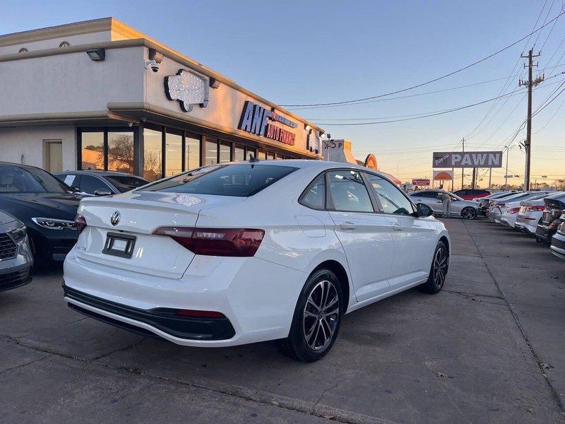 Volkswagen Jetta Vehicle Image 05