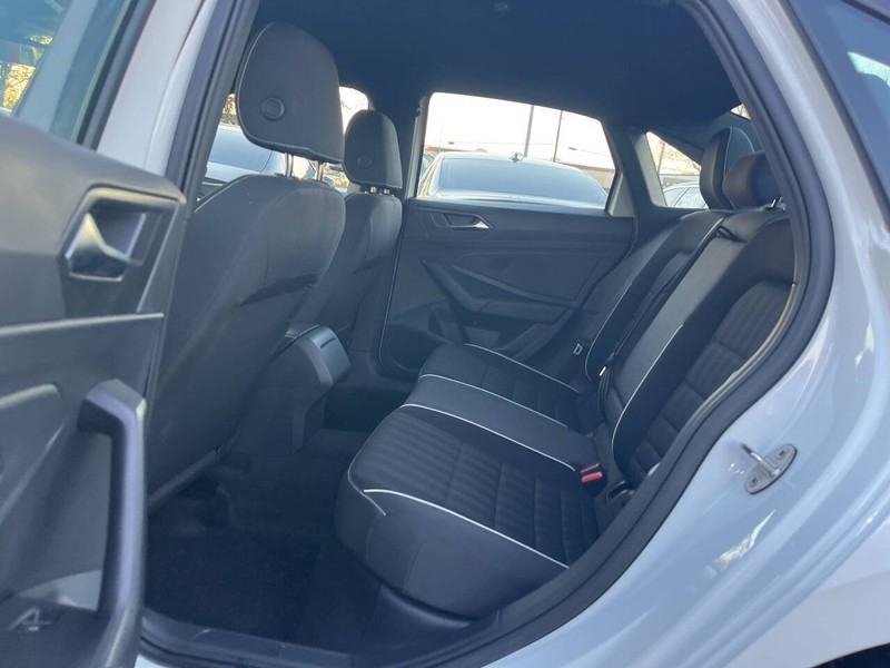 Volkswagen Jetta Vehicle Image 08