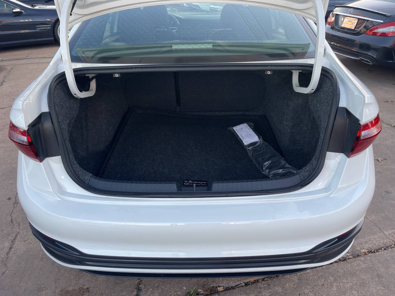 Volkswagen Jetta Vehicle Image 09