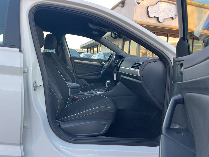 Volkswagen Jetta Vehicle Image 11