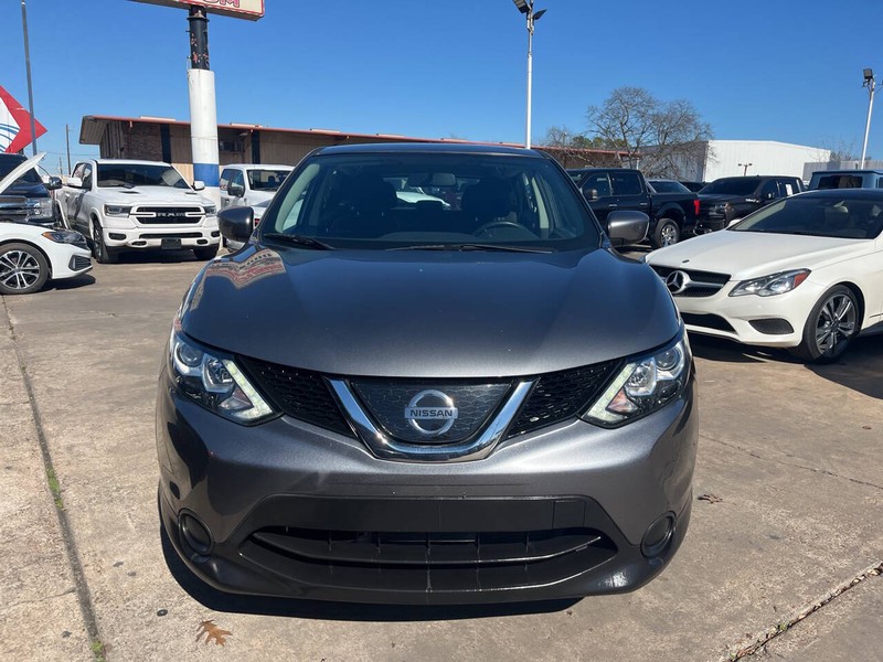 Nissan Rogue Sport Vehicle Image 02