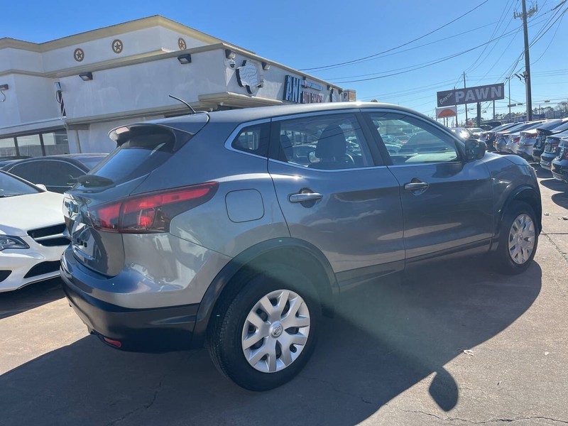 Nissan Rogue Sport Vehicle Image 04