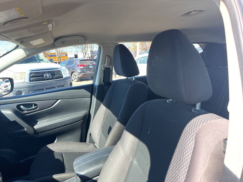 Nissan Rogue Sport Vehicle Image 13