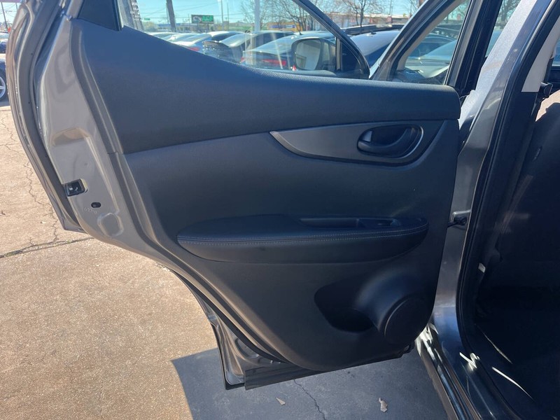 Nissan Rogue Sport Vehicle Image 14