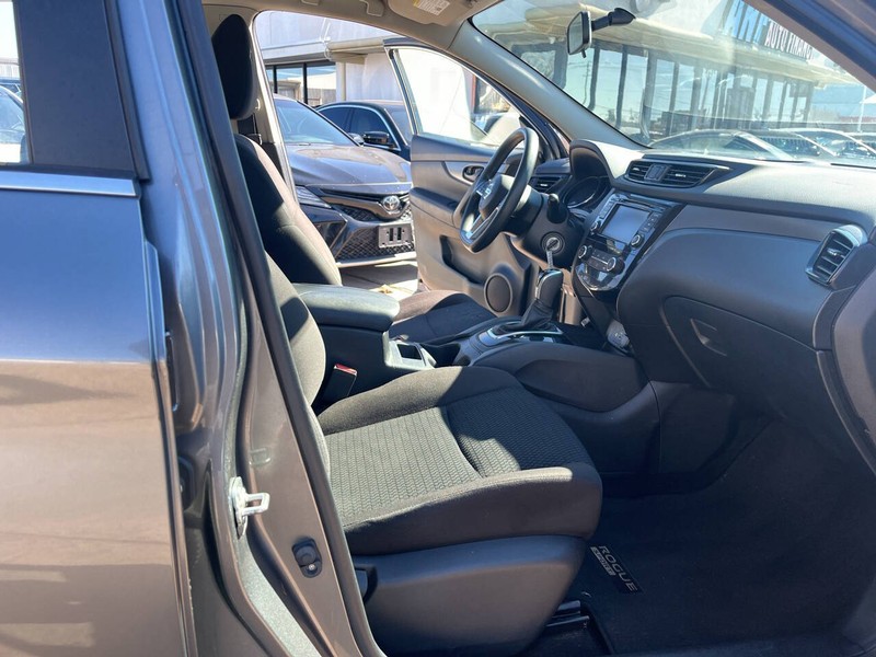 Nissan Rogue Sport Vehicle Image 17