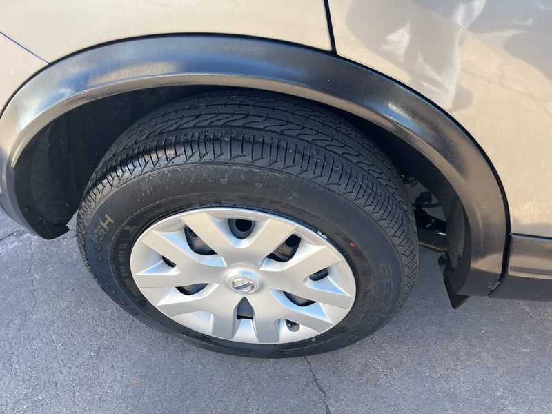 Nissan Rogue Sport Vehicle Image 18