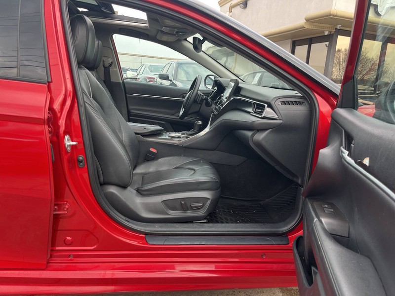 Toyota Camry Vehicle Image 11