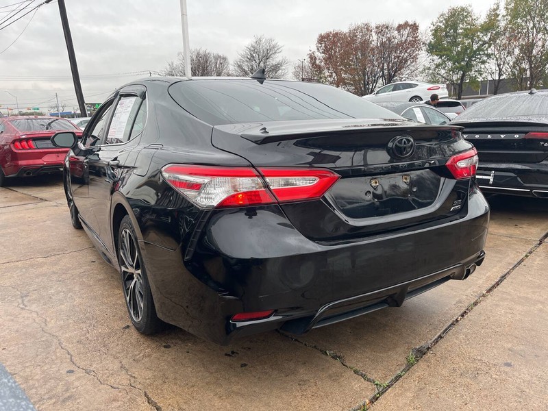 Toyota Camry Vehicle Image 03