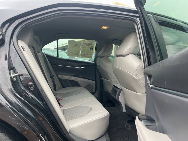 Toyota Camry Vehicle Image 09