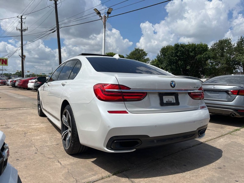 BMW 7 Series Vehicle Image 03