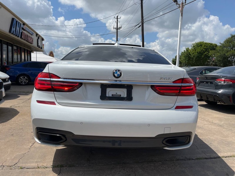 BMW 7 Series Vehicle Image 04