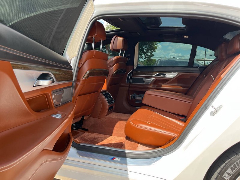 BMW 7 Series Vehicle Image 09