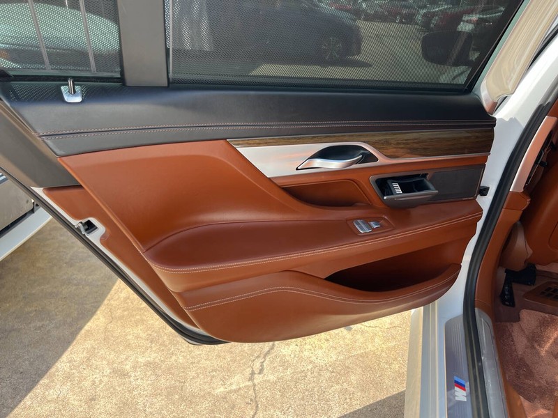 BMW 7 Series Vehicle Image 11