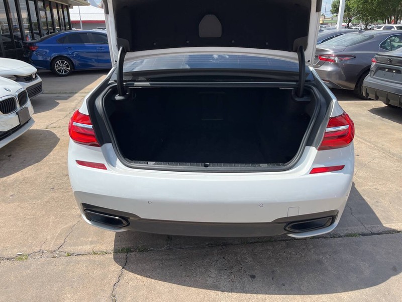 BMW 7 Series Vehicle Image 12