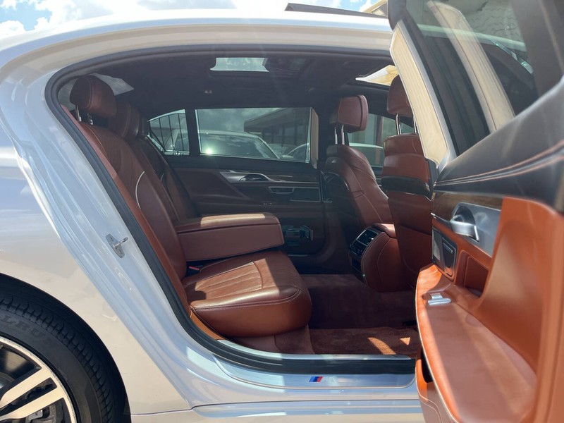 BMW 7 Series Vehicle Image 13