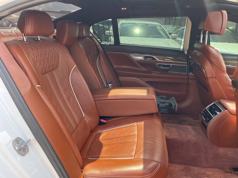 BMW 7 Series Vehicle Image 16