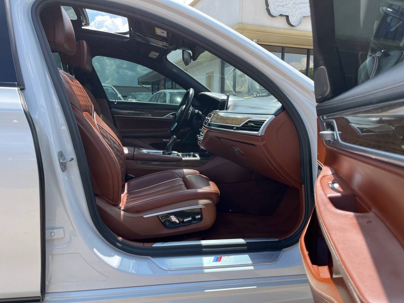 BMW 7 Series Vehicle Image 17