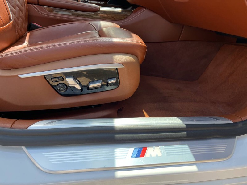 BMW 7 Series Vehicle Image 18