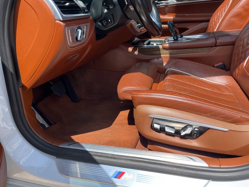 BMW 7 Series Vehicle Image 21