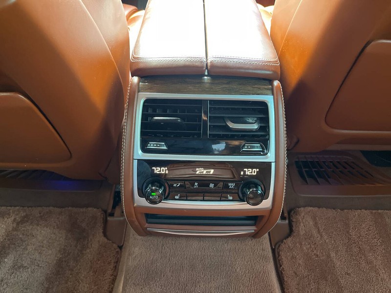 BMW 7 Series Vehicle Image 22