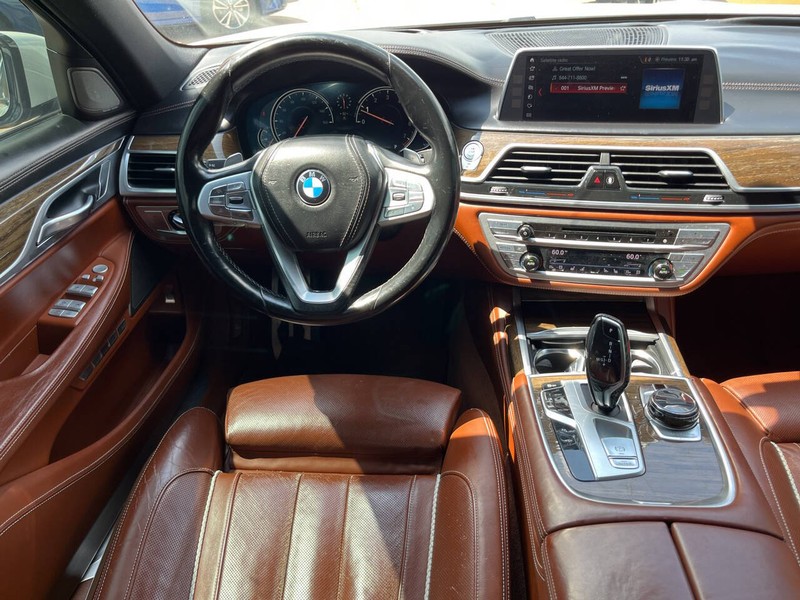 BMW 7 Series Vehicle Image 23