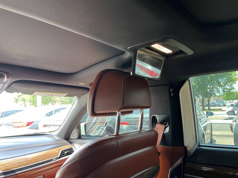 BMW 7 Series Vehicle Image 24
