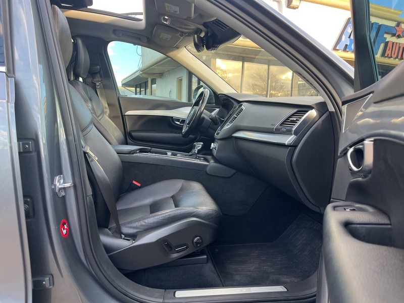 Volvo XC90 Vehicle Image 09