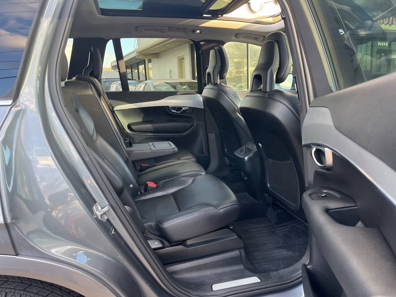 Volvo XC90 Vehicle Image 12