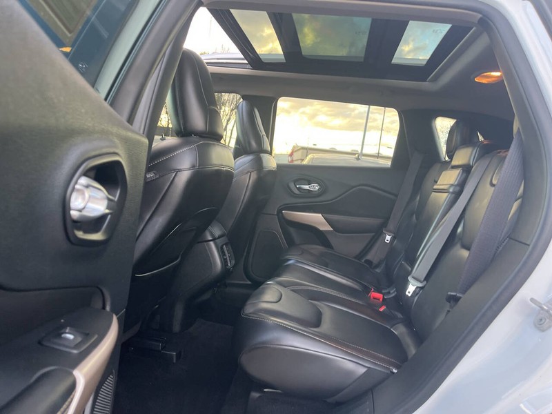 Jeep Cherokee Vehicle Image 08