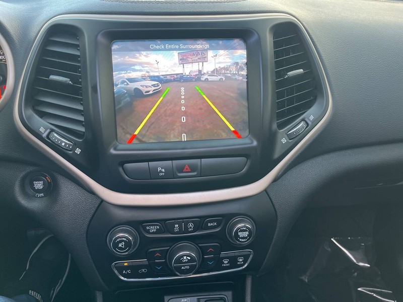 Jeep Cherokee Vehicle Image 12