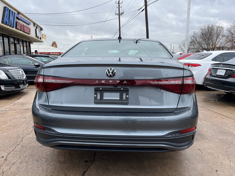 Volkswagen Jetta Vehicle Image 02