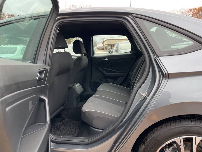 Volkswagen Jetta Vehicle Image 06