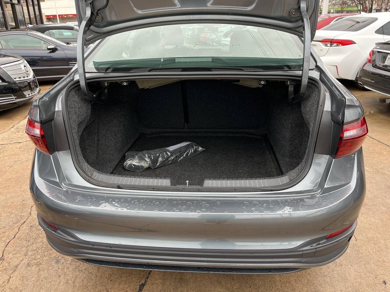 Volkswagen Jetta Vehicle Image 07