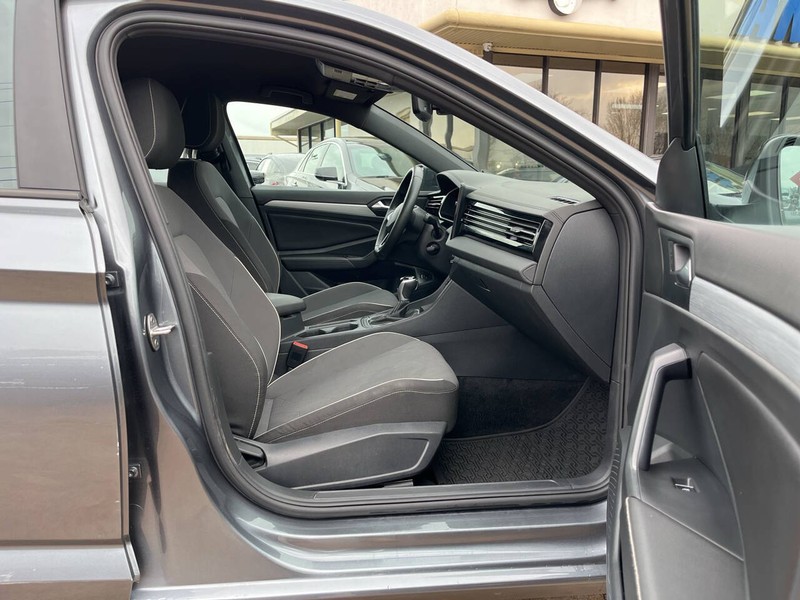 Volkswagen Jetta Vehicle Image 09