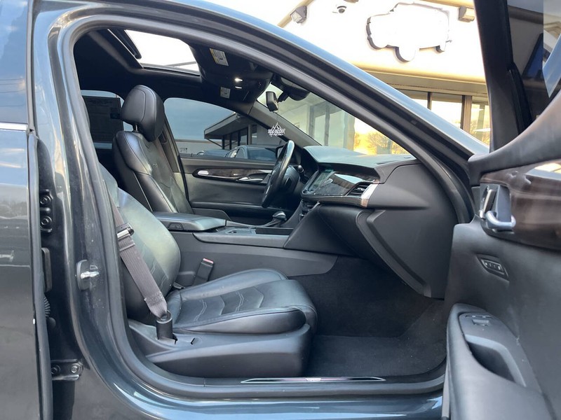 Cadillac CT6 Sedan Vehicle Image 10